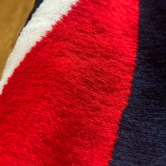 Denali 60x50 Patriots Microplush Throw - Picture 2 of 9